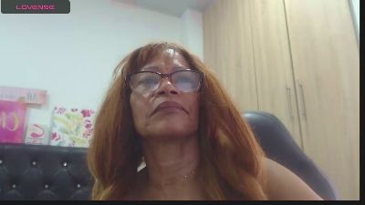 BustyXMilf live cam on Cam4