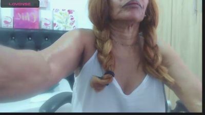 BustyXMilf live cam on Cam4
