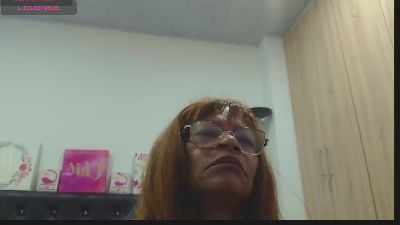BustyXMilf live cam on Cam4