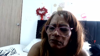 BustyXMilf live cam on Cam4