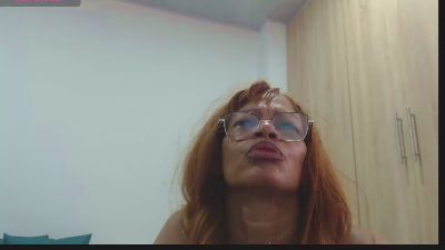 BustyXMilf live cam on Cam4