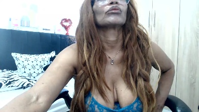 BustyXMilf live cam on Cam4