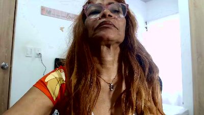 BustyXMilf live cam on Cam4