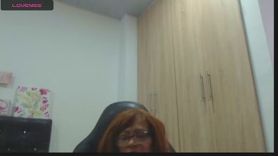 BustyXMilf live cam on Cam4