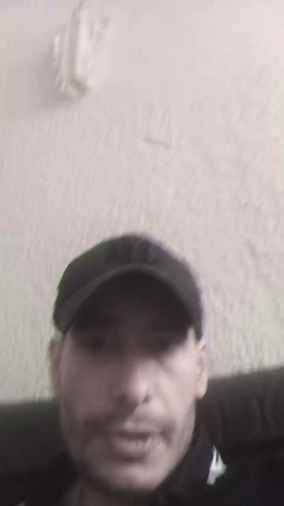 Buzzy live cam on Cam4