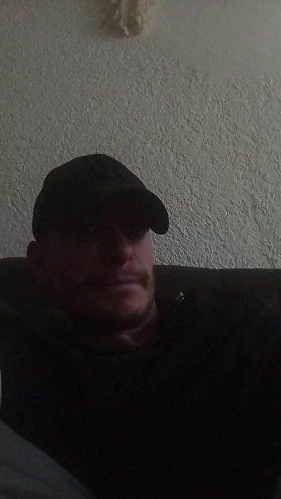 Buzzy live cam on Cam4