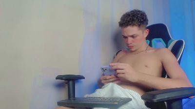CAMI_BOYY live cam on Cam4