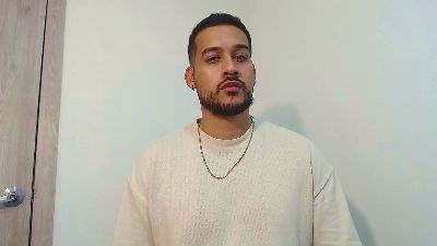 CHRIS_DENNIS live cam on Cam4