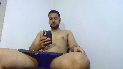 CHRIS_DENNIS live cam on Cam4