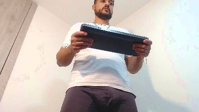 CHRIS_DENNIS live cam on Cam4