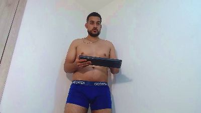 CHRIS_DENNIS live cam on Cam4