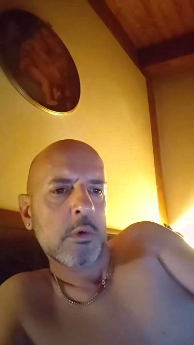 CIONDOLONE82 live cam on Cam4
