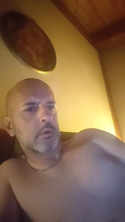 CIONDOLONE82 live cam on Cam4