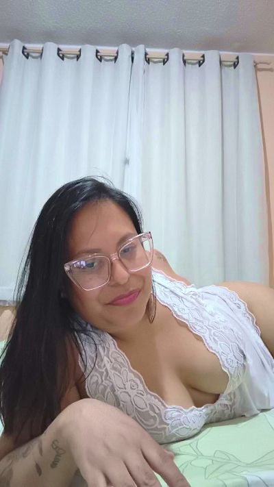 CORAL_CONTATO live cam on Cam4