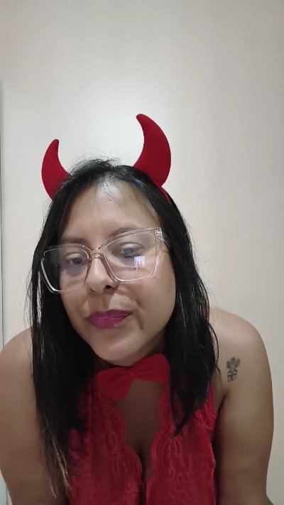 CORAL_CONTATO live cam on Cam4