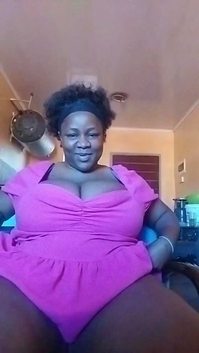 CUVRYBOOBSPENDE live cam on Cam4