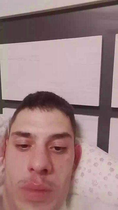 Cachondo1997 live cam on Cam4