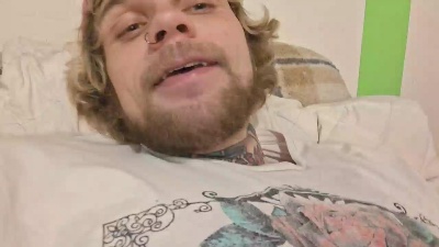 Cade420 live cam on Cam4