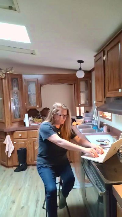 Cadiedoesit live cam preview