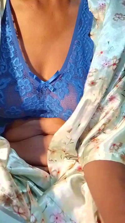 Cafeau_lait live cam on Cam4