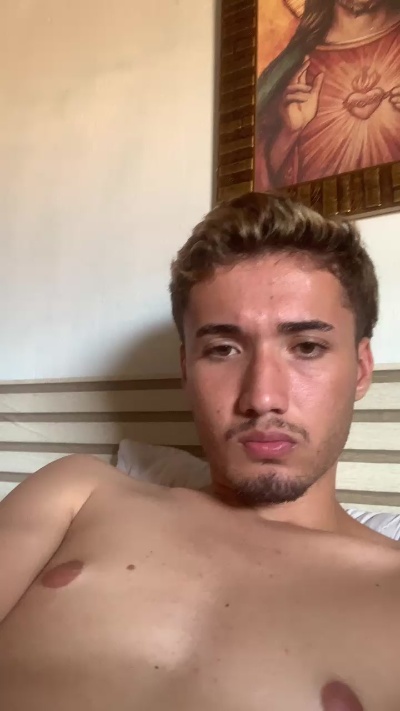 CaioBernardi live cam on Cam4