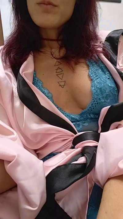 Caledoniax2 live cam on Cam4