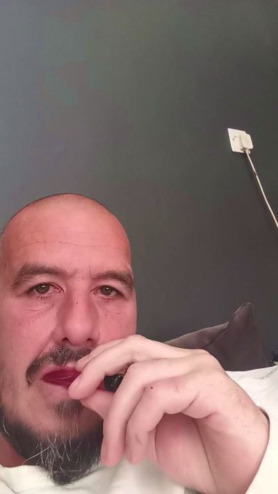 Camboy4y live cam on Cam4