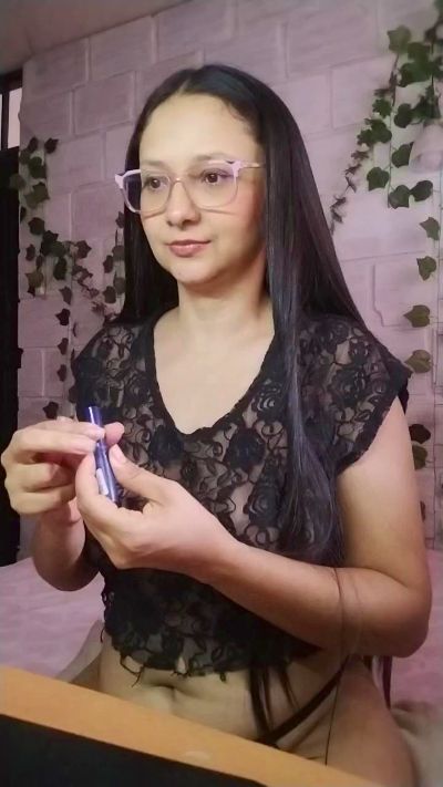 CamiLatinAss live cam on Cam4