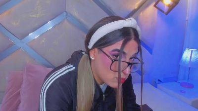 Cami_rouxx live cam on Cam4