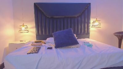 CamilaMoons live cam on Cam4