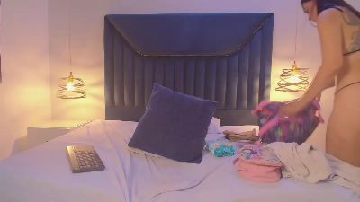 CamilaMoons live cam on Cam4
