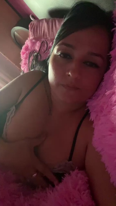 Camilahot09 live cam on Cam4