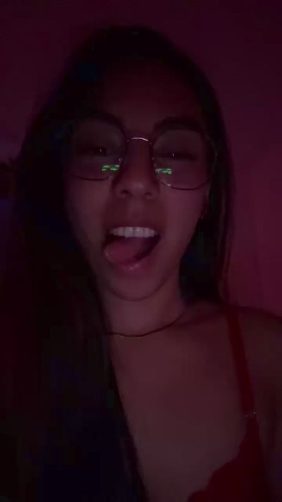 Camilala04 live cam on Cam4