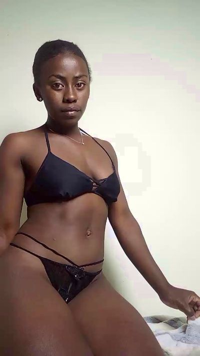 Camillah02 live cam on Cam4