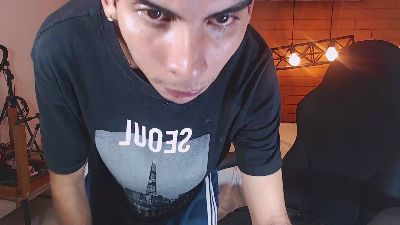 Camilo_Boyxx live cam on Cam4