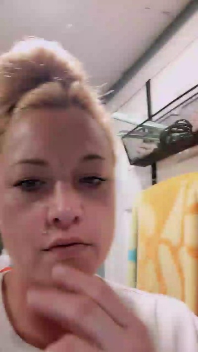 CanadianCutie85 live cam on Cam4