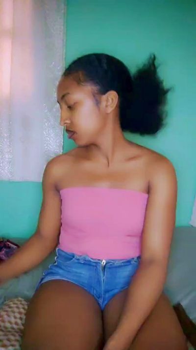 Candis19 live cam on Cam4