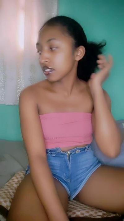Candis19 live cam on Cam4