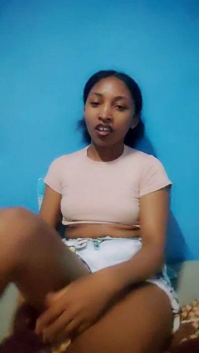 Candis19 live cam on Cam4