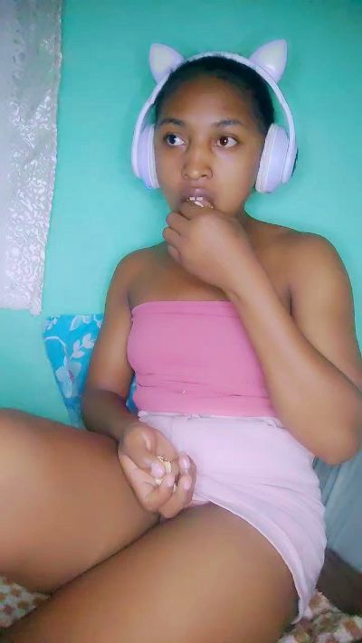 Candis19 live cam on Cam4