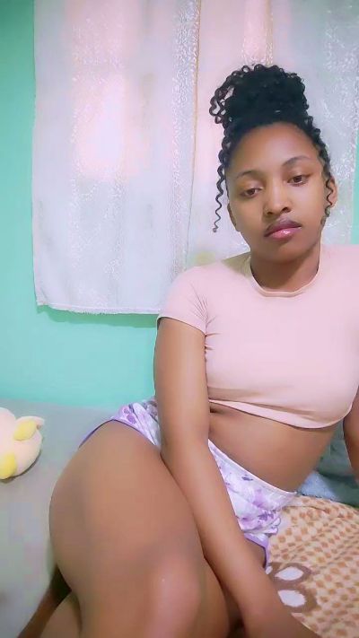 Candis19 live cam on Cam4