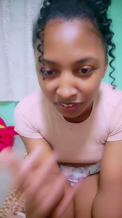Candis19 live cam on Cam4