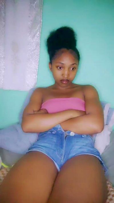 Candis19 live cam on Cam4
