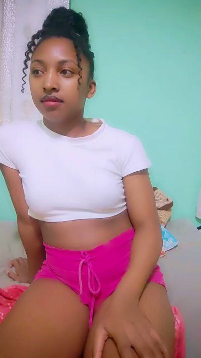 Candis19 live cam on Cam4
