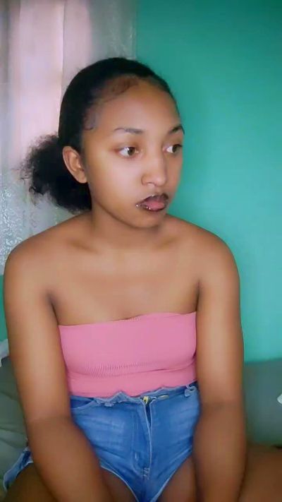 Candis19 live cam on Cam4