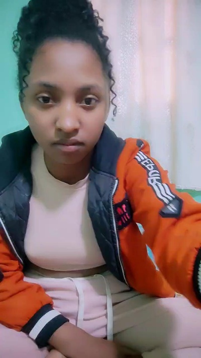 Candis19 live cam on Cam4