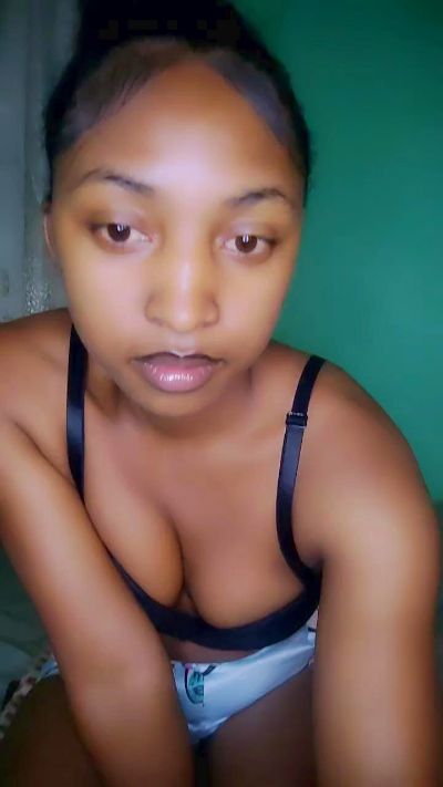 Candis19 live cam on Cam4