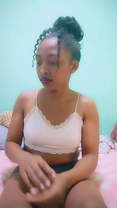 Candis19 live cam on Cam4