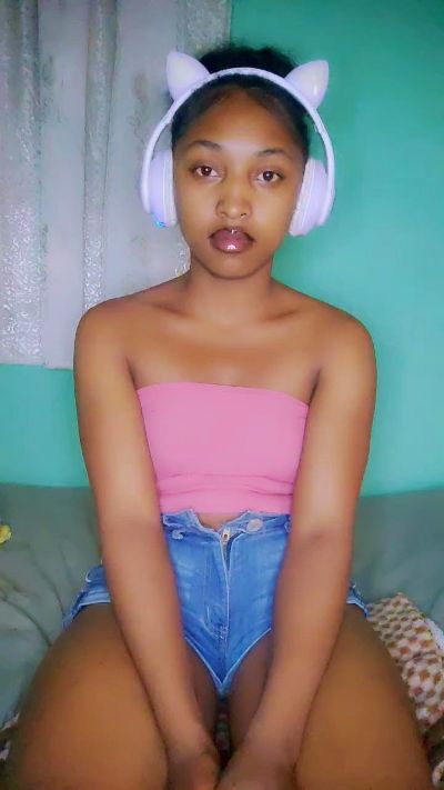 Candis19 live cam on Cam4