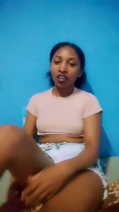 Candis19 live cam on Cam4